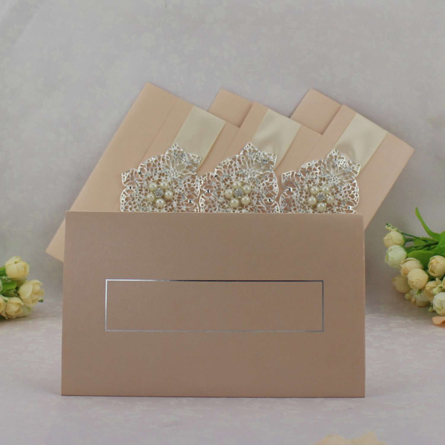 Invitation Card with Buckle Decoration Foil Printing Customized Wedding Invites Reception Card 